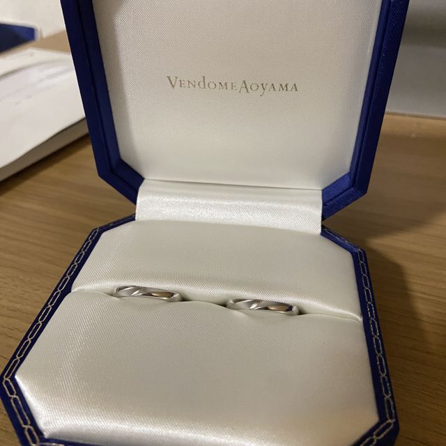 【ヴァンドーム青山(VENDOME AOYAMA)の口コミ】 夫婦でお揃いのデザインで付けられるものを探していました。新婦が仕事柄…