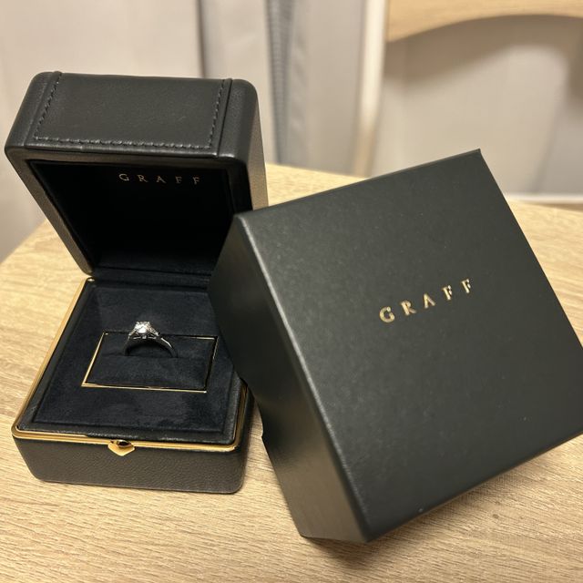 【グラフ(GRAFF)の口コミ】 指輪のデザインはプロミス ラウンド ダイヤモンドエンゲージメントリング…
