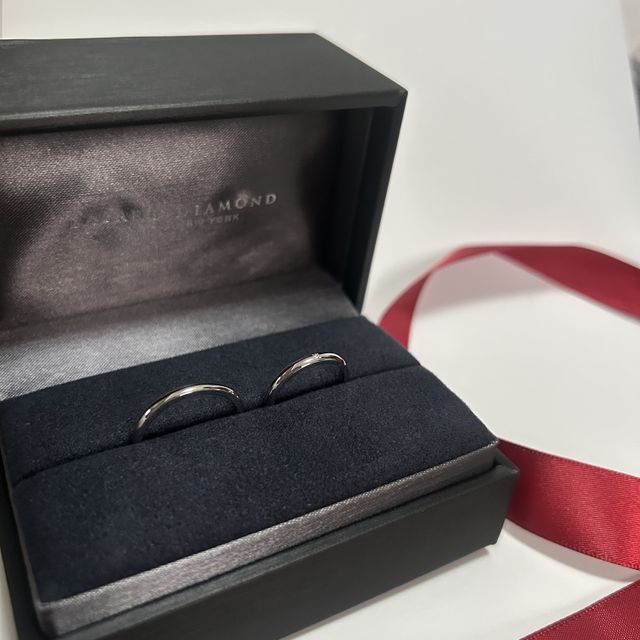 【ラザール ダイヤモンド(LAZARE DIAMOND)の口コミ】 とてもシンプルかつカッコいいデザインの指輪だと思います。もちろん価格…