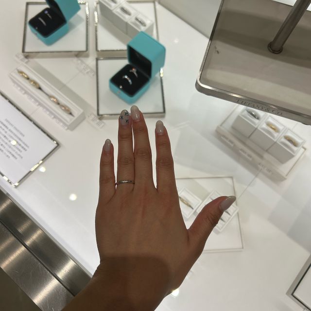 【ティファニー(Tiffany & Co.)の口コミ】 ティファニーのフォーエバーウェディングバンドリングを試着しました。小…