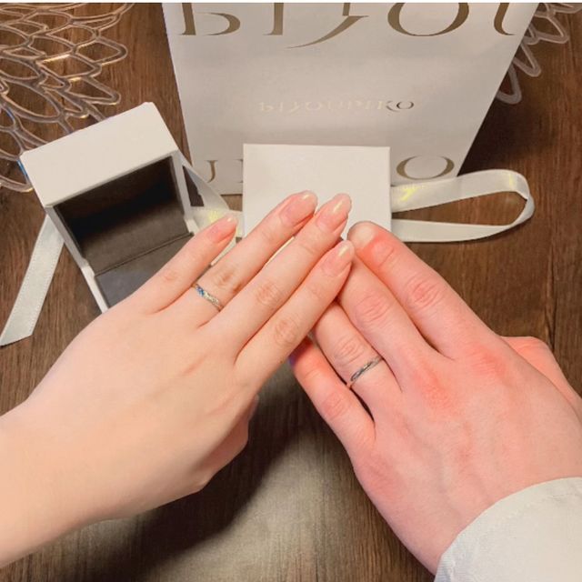 【TOWA(永遠)の口コミ】 シンプルですが、真ん中のダイヤのキラキラ感と、ウェーブのデザインが女…