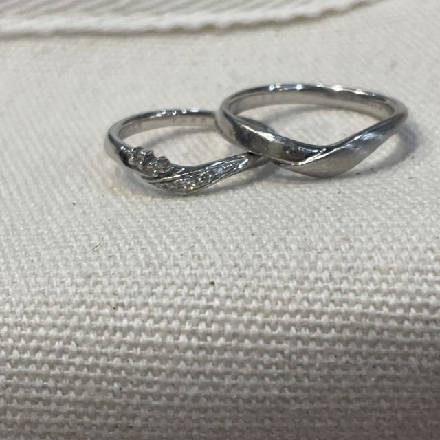 【RosettE(ロゼット)の口コミ】 目立ちすぎないダイヤのサイズ感がとても可愛いです。
指を動かすと上品に…