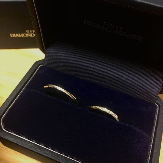 【銀座ダイヤモンドシライシの口コミ】 婚約指輪はシンプルなものにしたので、結婚指輪は女性用はキラキラしたも…