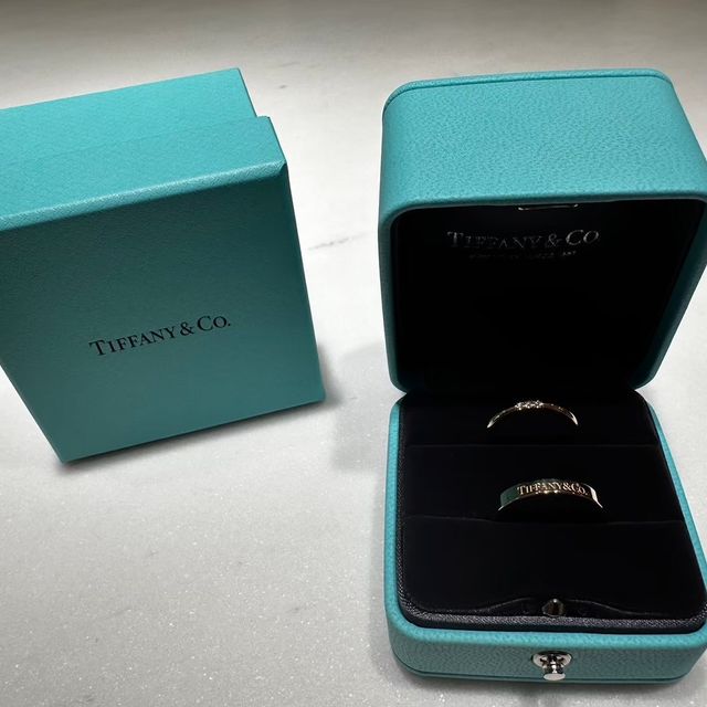 【ティファニー(Tiffany & Co.)の口コミ】 色味がシルバー、ゴールド、ローズゴールドとあり、私たちはローズゴール…