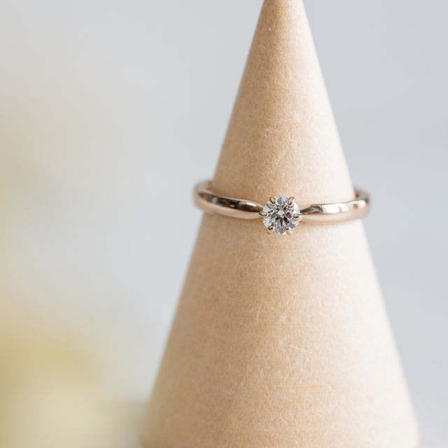 【Cayof(カヨフ)の口コミ】 もともとカヨフさんにあるリングの形で、台座を変更していただきました。
…