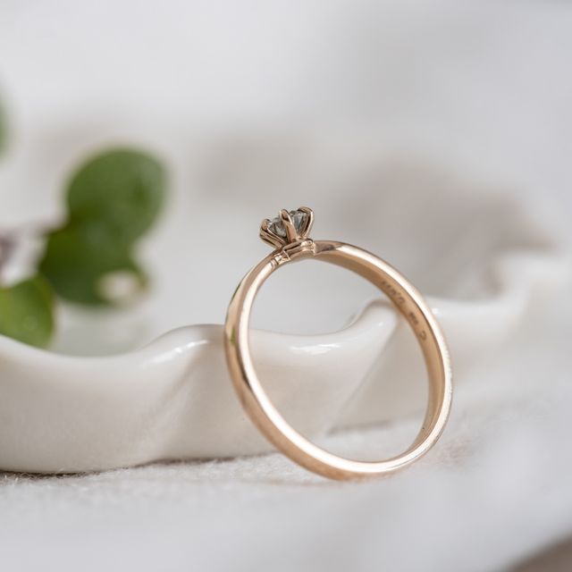 【Cayof(カヨフ)の口コミ】 もともとカヨフさんにあるリングの形で、台座を変更していただきました。
…