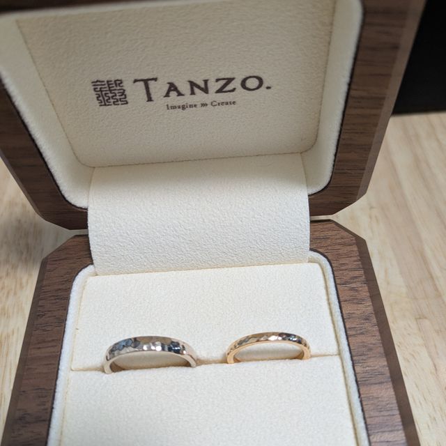 【TANZO.(鍛造指輪)の口コミ】 　自分達の好みを反映させられる点が良かったです。親身に相談に乗っても…