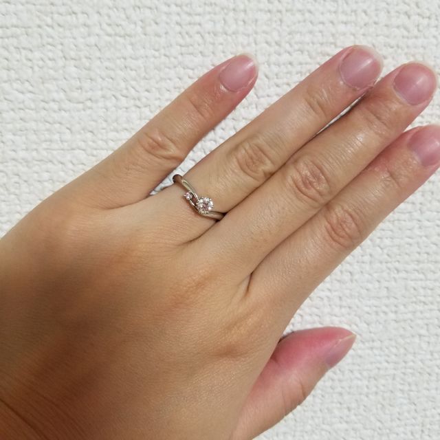 【アイプリモ(I-PRIMO)の口コミ】 特に決め手になったのはデザインです。私の婚約指輪のイメージはシンプル…