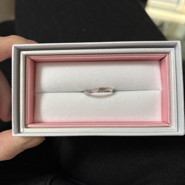 【nocur(ノクル)の口コミ】 シンプルなので白くて細めの指にはとても映える指輪だと思います。ダイヤ…