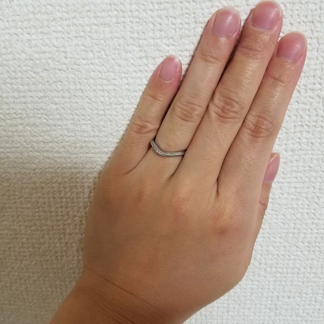 【アイプリモ(I-PRIMO)の口コミ】 同じ店舗で購入した婚約指輪にもぴったりのデザインだった事が決め手でし…