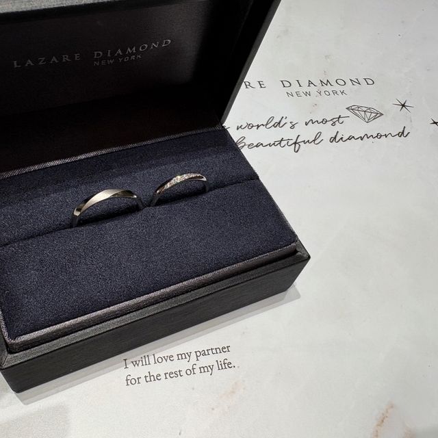 【ラザール ダイヤモンド(LAZARE DIAMOND)の口コミ】 職場でもつけるのでギラギラしてないものを当初選ぶ予定でしたが、旦那さ…