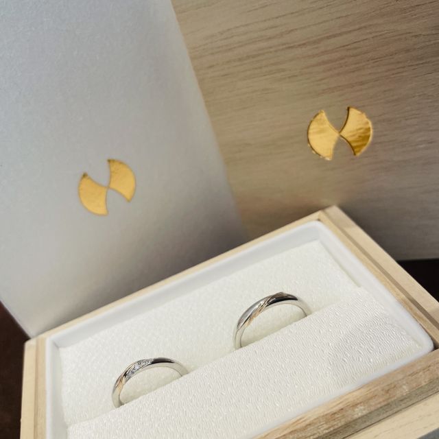 【AMATSU(アマツ)の口コミ】 波打ったデザインでピンクゴールドがアクセントになってかわいいです！着…