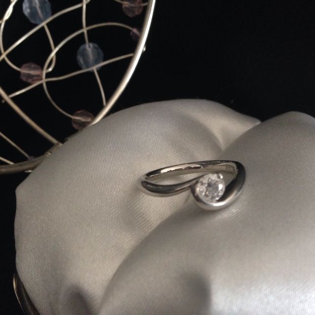 【ラザール ダイヤモンド(LAZARE DIAMOND)の口コミ】 シンプルという私の希望と、一味違ったデザインという主人の希望を両方叶…