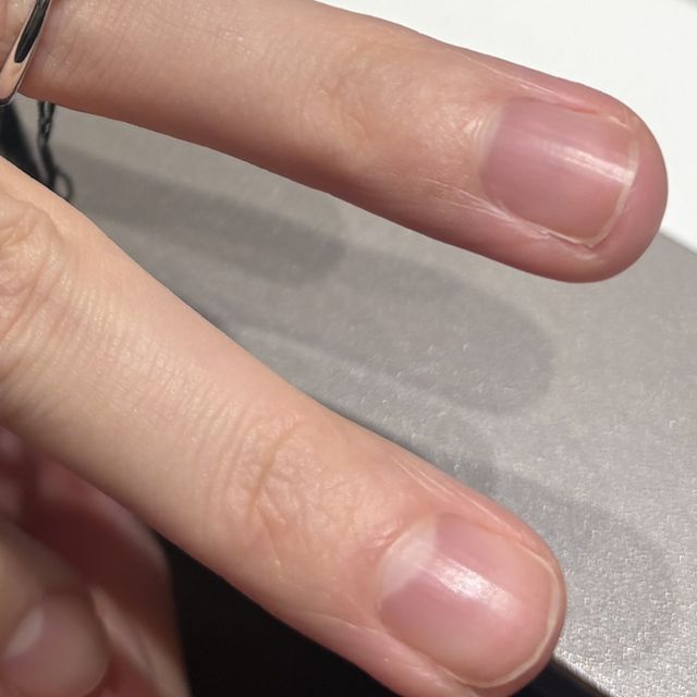 【ラザール ダイヤモンド(LAZARE DIAMOND)の口コミ】 ダイヤモンドが中心に並んでいるものか、２つに分かれているのかどちらに…