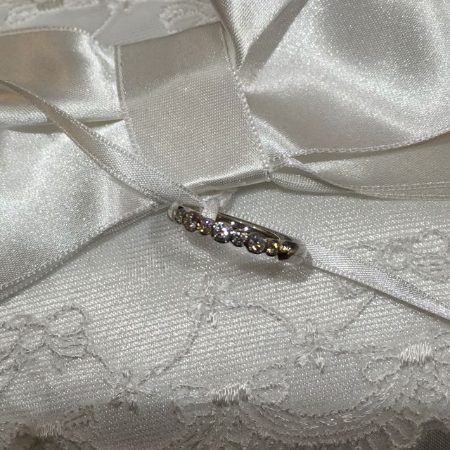 【PILOT BRIDAL(パイロットブライダル)の口コミ】 女性用はダイヤモンドがいっぱいでキラキラで可愛かったです。男性用は彼…