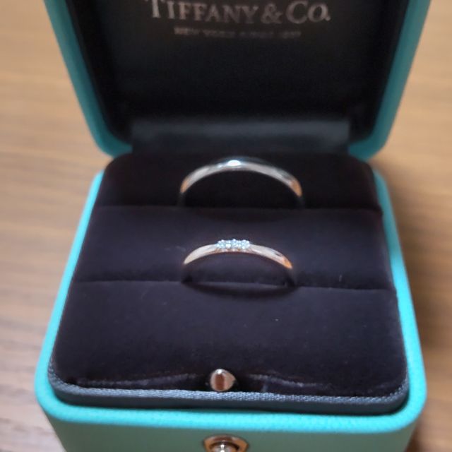 【ティファニー(Tiffany & Co.)の口コミ】 男女ともにシンプルで日常づかいできることが決め手になりました。男性は…