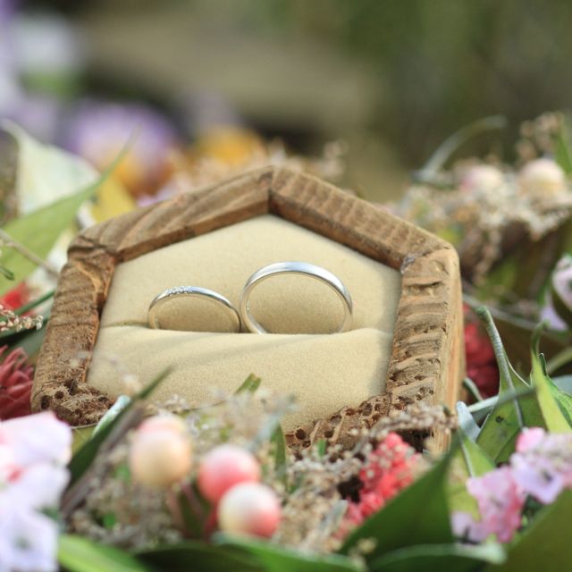 【ティファニー(Tiffany & Co.)の口コミ】 男女ともにシンプルで日常づかいできることが決め手になりました。男性は…