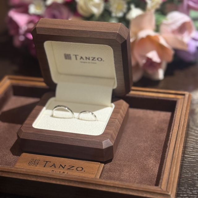 【TANZO.(鍛造指輪)の口コミ】 平甲丸ストレートに全周2エッジが入っていて、どこから見てもデザイン性の…