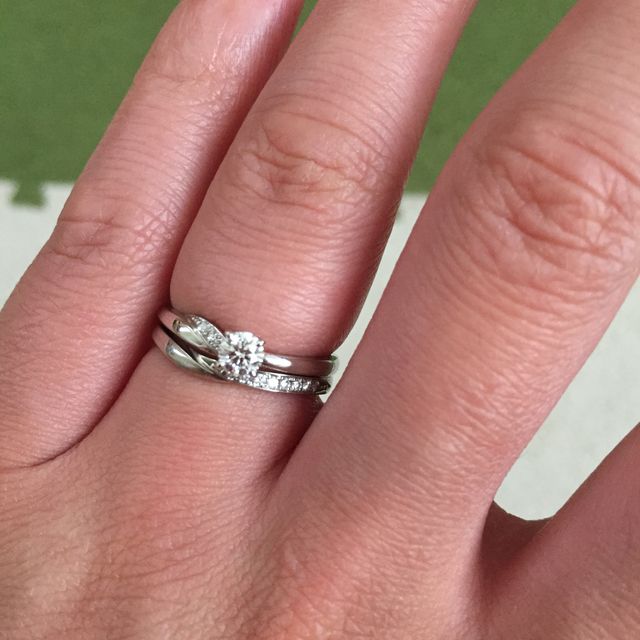 【俄(にわか)の口コミ】 今回結婚指輪を計3ブランドで同じ様なV字タイプで悩んでおり、某海外有名…