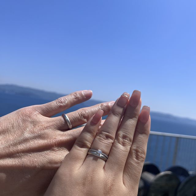 【PILOT BRIDAL(パイロットブライダル)の口コミ】 ツヤ消しのストレートデザインですが、ポイントにツヤの斜めラインが入っ…