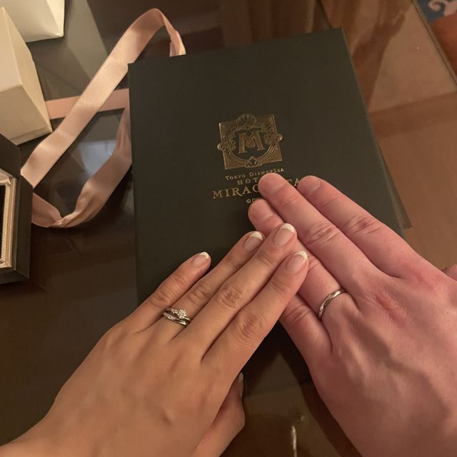 【アイプリモ(I-PRIMO)の口コミ】 婚約指輪と結婚指輪を重ねづけした時に、ダイヤモンドがキラキラと輝くよ…