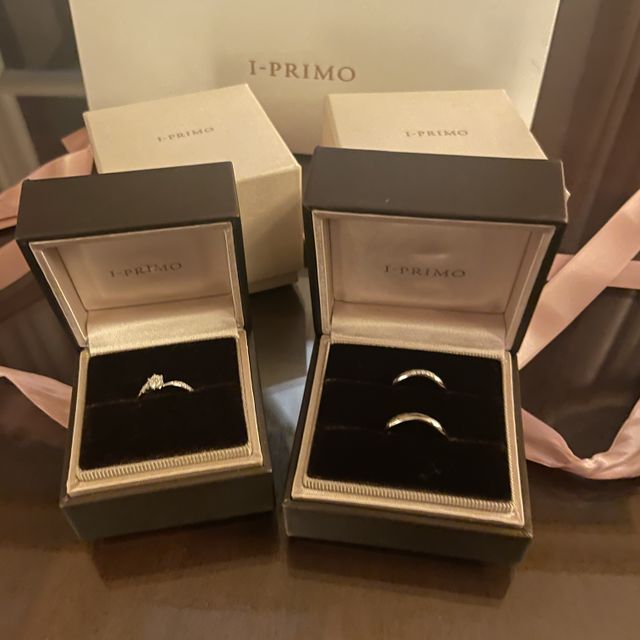 【アイプリモ(I-PRIMO)の口コミ】 婚約指輪と結婚指輪を重ねづけした時に、ダイヤモンドがキラキラと輝くよ…