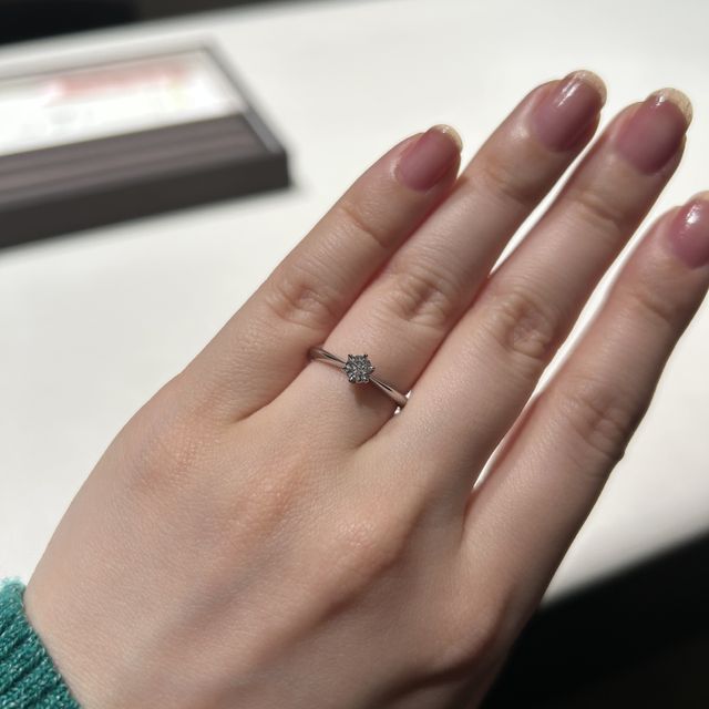 【アイプリモ(I-PRIMO)の口コミ】 シンプルな結婚指輪にしたかったので、婚約指輪もテイストを合わせてシン…