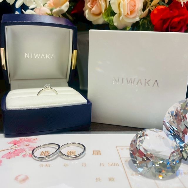 【俄(にわか)の口コミ】 ストレートではなくゆるやかなV字のデザインが、指を細く見せてくれます。…