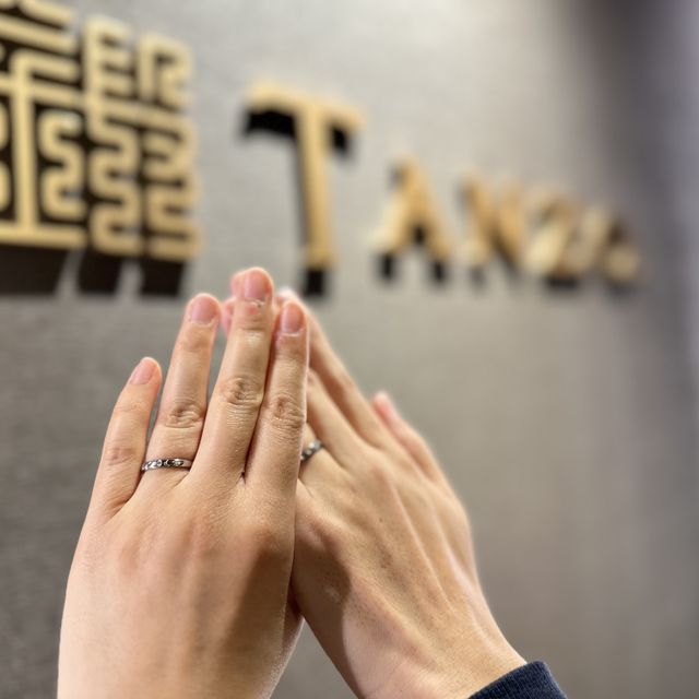 【TANZO.(鍛造指輪)の口コミ】 全てフルオーダーで作りました。
ストレートタイプで表面は中央にダイヤ、…