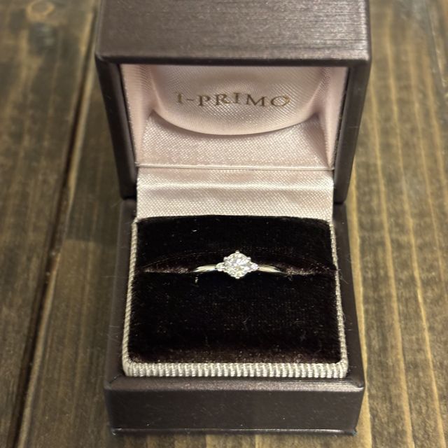 【アイプリモ(I-PRIMO)の口コミ】 シンプルなデザインで価格もリーズナブルだと思います。
ダイヤがとても大…