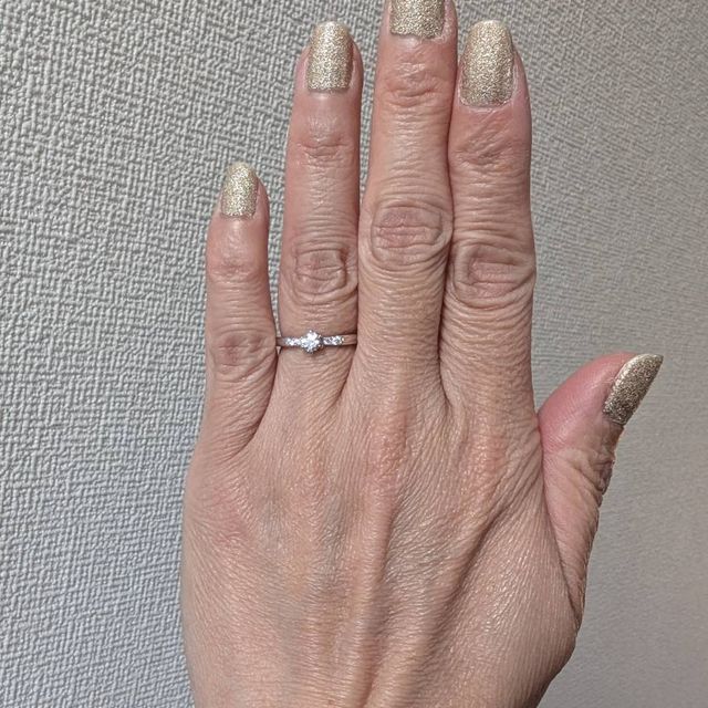 【アイプリモ(I-PRIMO)の口コミ】 ダイヤはハートアンドキューピッドパターンで0.2カラット以下ですが、色、…