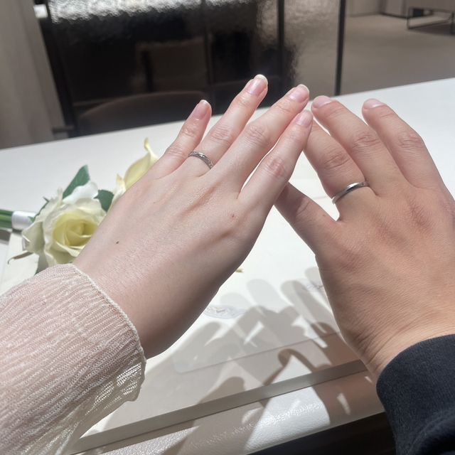 【アイプリモ(I-PRIMO)の口コミ】 デザインが好きでこれにしました。見る角度によって光り方が変わるので、…