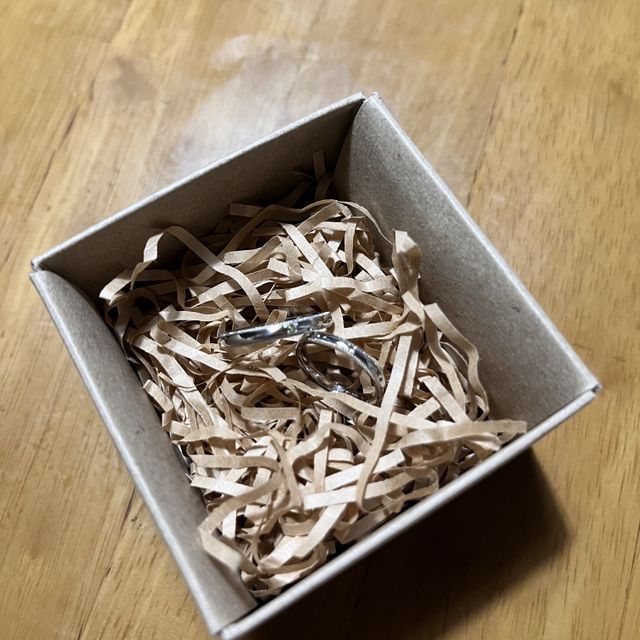 【鎌倉彫金工房の口コミ】 プラチナを選択しましたが、シルバーがとても上品な色合いで気に入ってお…