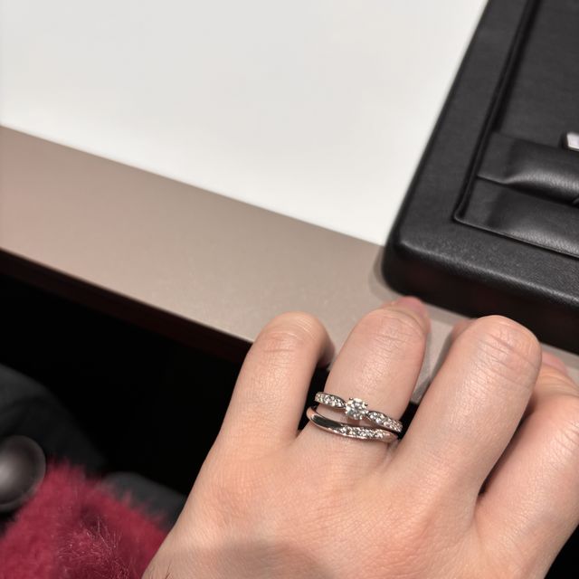 【ラザール ダイヤモンド(LAZARE DIAMOND)の口コミ】 ウェーブタイプの指輪を探していましたが、スタッフさんにお薦めしてもら…