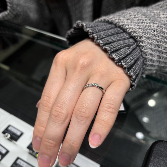 【ラザール ダイヤモンド(LAZARE DIAMOND)の口コミ】 ウェーブタイプの指輪を探していましたが、スタッフさんにお薦めしてもら…