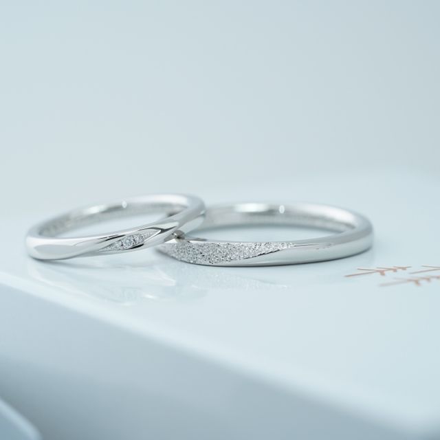 【THREE TREES(スリーツリーズ)の口コミ】 指輪のデザインは、毎日つける結婚指輪なのでどんな服にも馴染みやすいデ…