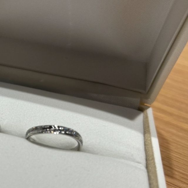 【PILOT BRIDAL(パイロットブライダル)の口コミ】 デザインは華やかで、着け心地もよいです。
女性用はダイヤモンドがたくさ…