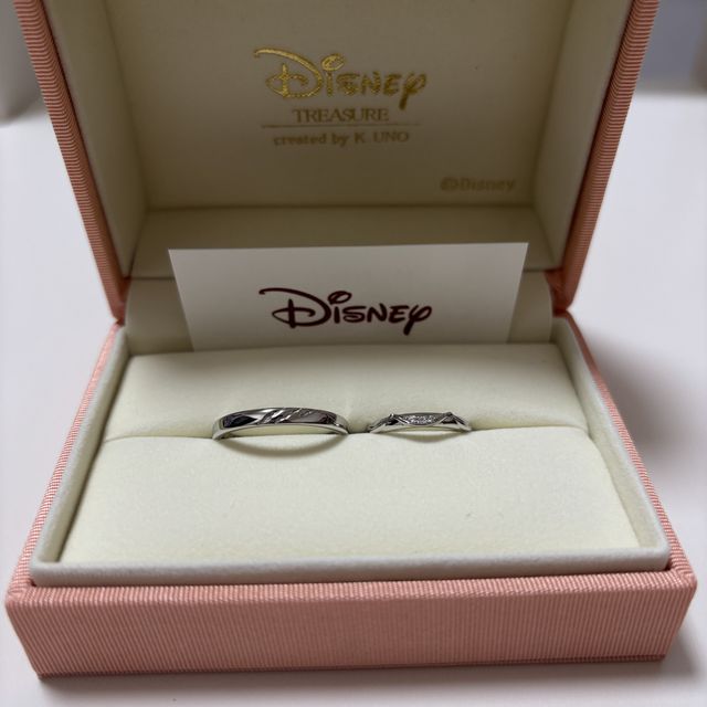 【ケイウノ ブライダル(K.UNO BRIDAL)の口コミ】 大好きなディズニーライセンス商品であり無二のデザインでとても素敵な指…