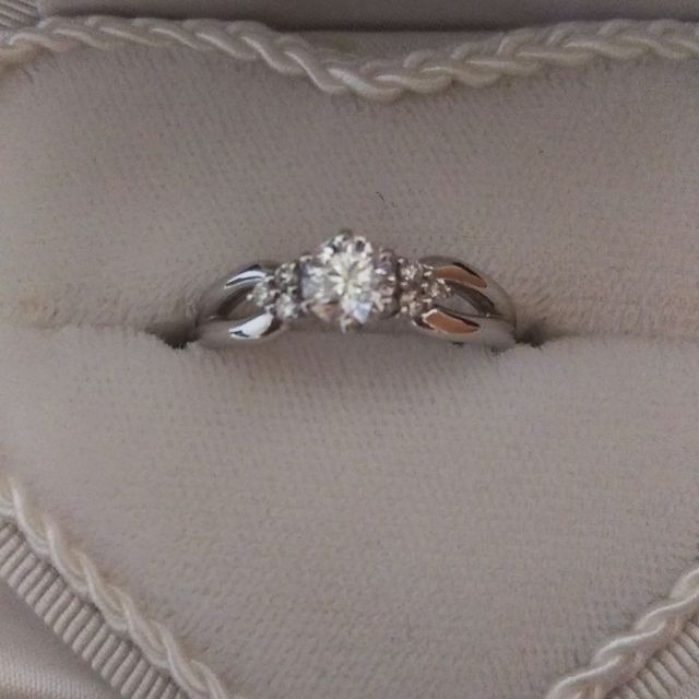 【WATANABE / 卸商社直営　渡辺の口コミ】 ブランドのデザインだとダイヤが小さく割高で、予算があったのでデザイン…