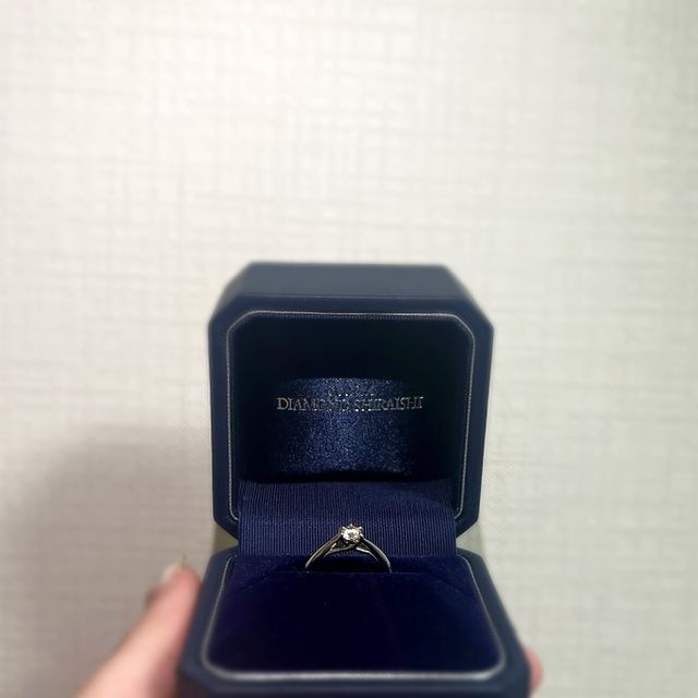 【銀座ダイヤモンドシライシの口コミ】 指輪のデザインがシンプルでとても魅力的でした。試着してみると着け心地…