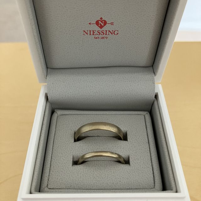 【NIESSING(ニーシング)の口コミ】 ゴールドでシンプル＆マットなデザインの指輪を探していましたので、鍛造…