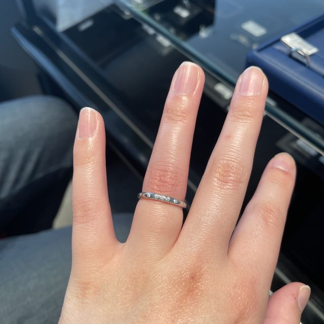 【銀座ダイヤモンドシライシの口コミ】 来店してまず初めに案内されたのが、手の角度で似合う指輪があるそうで、…