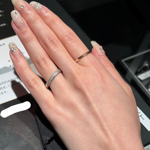 【エクセルコダイヤモンド(EXELCO DIAMOND)の口コミ】 実際に試着してみると、驚くほど手に馴染む着け心地で、指がすっきり細く…