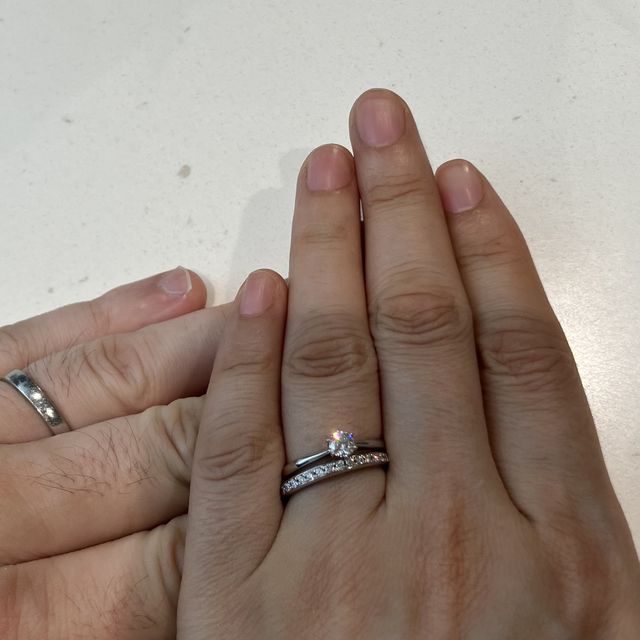 【BRILLIANCE+(ブリリアンスプラス)の口コミ】 お値段もお手頃で、指輪も綺麗でした。結婚指輪を見に行きましたが、婚約…