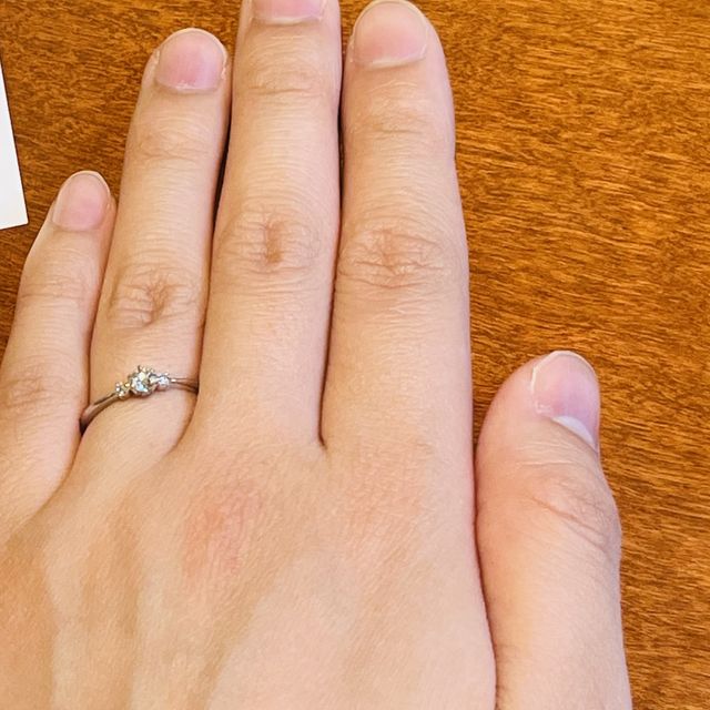 【TRECENTI(トレセンテ)の口コミ】 ダイヤの周りが少し細くなっているため、ダイヤが際立つデザインだと思い…