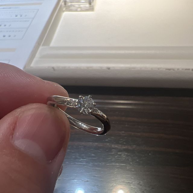 【AMATSU(アマツ)の口コミ】 デザインはシンプルであり、何十年身につけても目立たないデザインになっ…