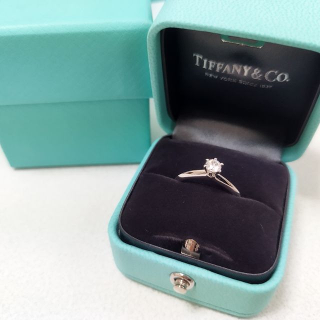 【ティファニー(Tiffany & Co.)の口コミ】 歴史のあるデザインで、小さめのダイヤモンドでもとても綺麗に輝きます。…