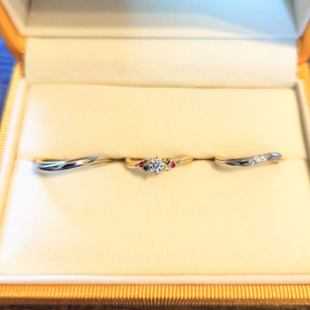 【ケイウノ ブライダル(K.UNO BRIDAL)の口コミ】 結婚指輪はCaloreの緩やかなカーブとプラチナをベースに、縁にゴールドが…