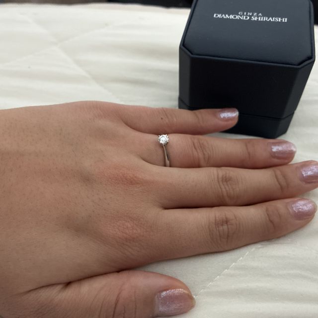 【銀座ダイヤモンドシライシの口コミ】 中心に向かって細くなっているリングと綺麗なダイヤモンドのバランスがと…