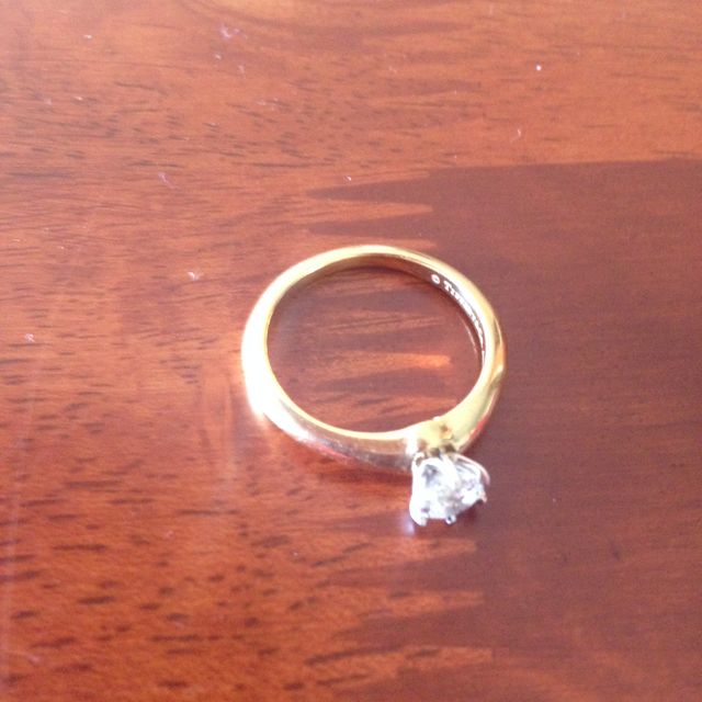【ティファニー(Tiffany & Co.)の口コミ】 私は色黒だったので、ダイヤがとても引き立つイエローゴールドにしました…